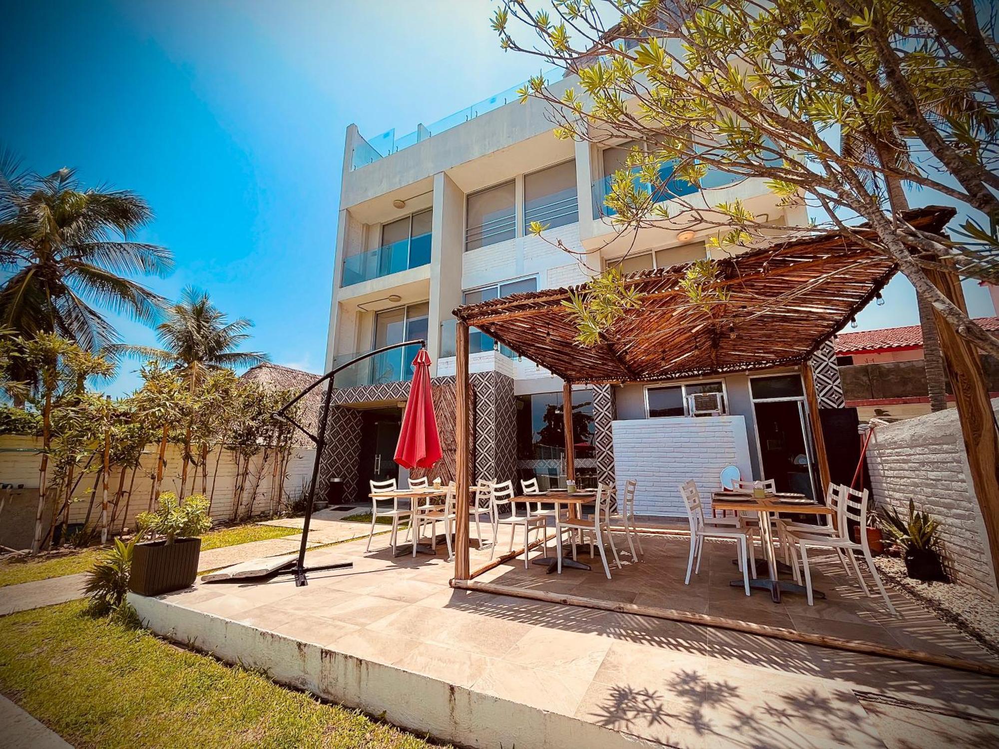 Hotel "Casa Mangata" Puerto Arista Exterior foto